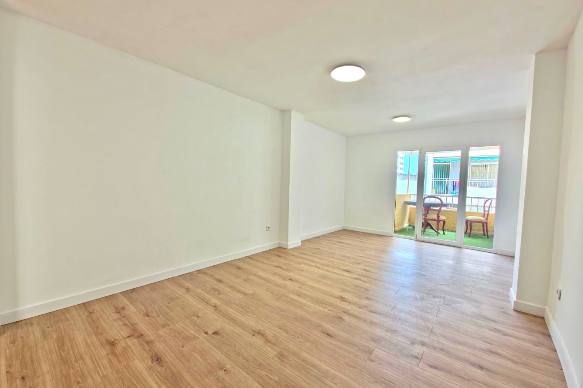 Resale - Apartment  -
Torrevieja - Playa Los Naufragos