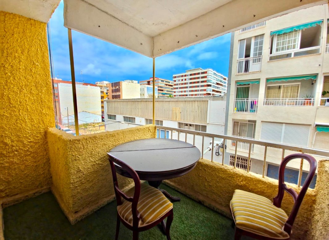Resale - Apartment  -
Torrevieja - Playa Los Naufragos