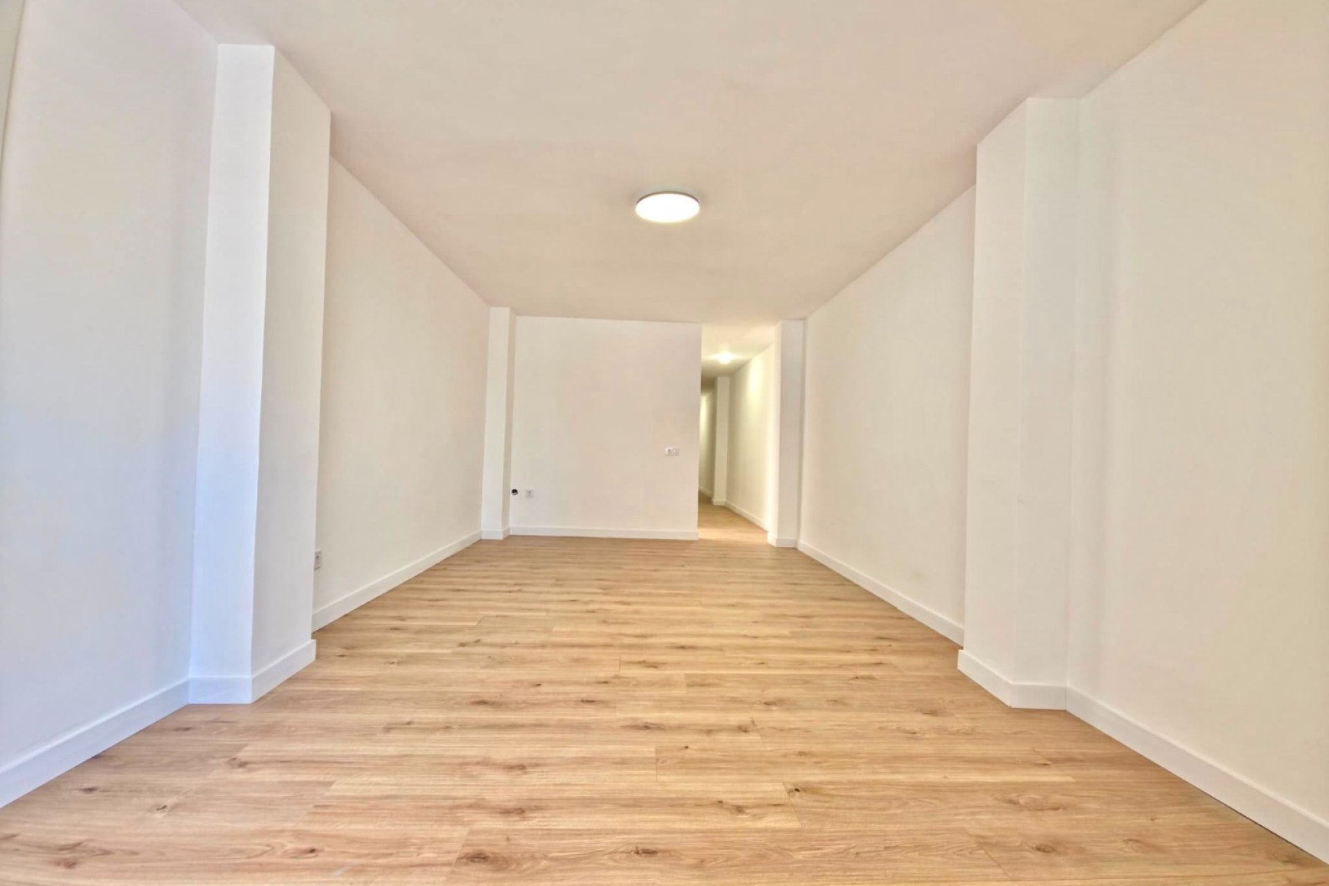 Resale - Apartment  -
Torrevieja - Playa Los Naufragos