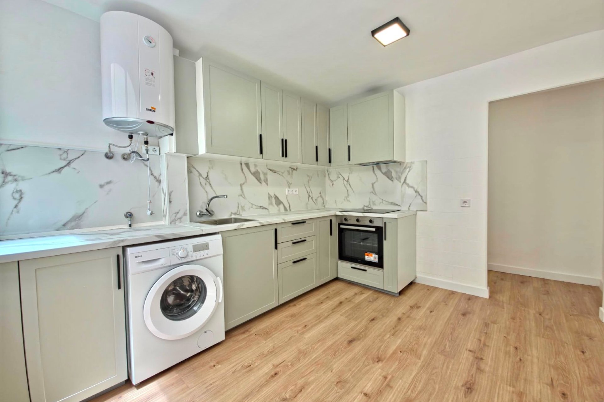 Resale - Apartment  -
Torrevieja - Playa Los Naufragos