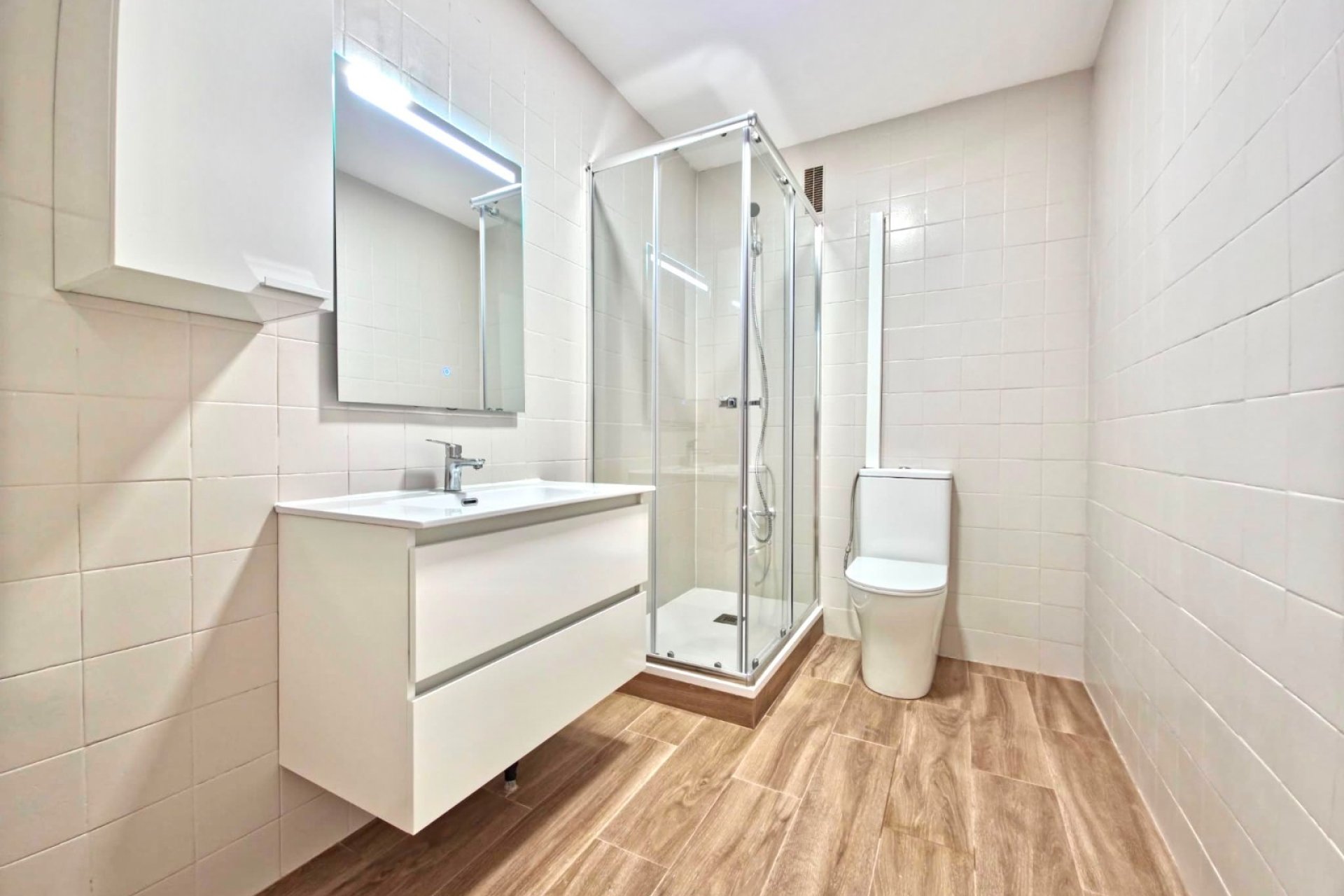 Resale - Apartment  -
Torrevieja - Playa Los Naufragos
