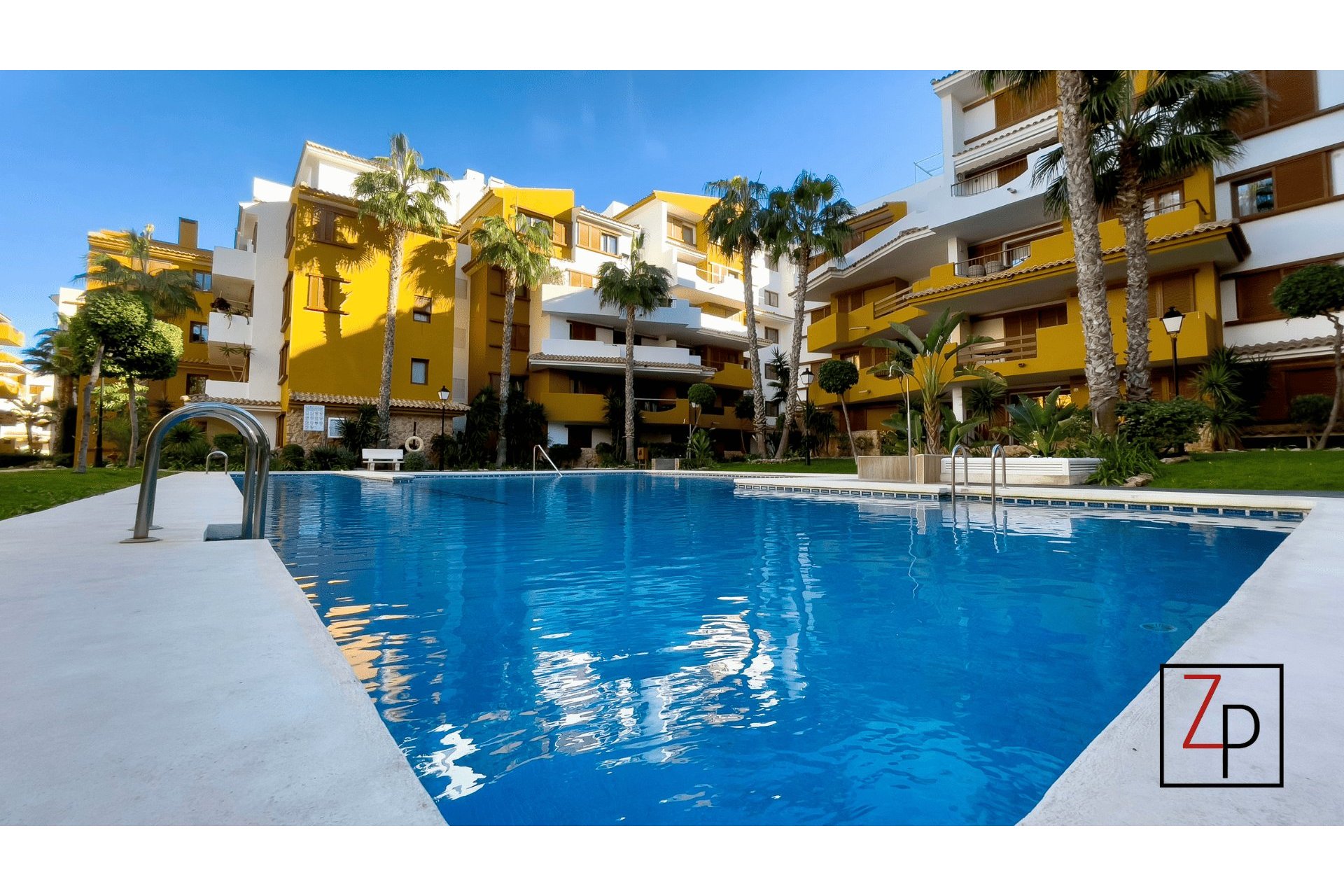 Resale - Apartment  -
Torrevieja - Punta Prima