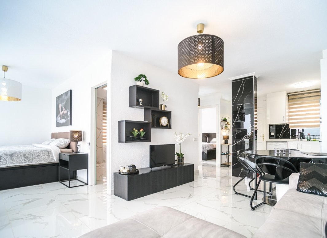 Resale - Apartment  -
Torrevieja - Punta Prima