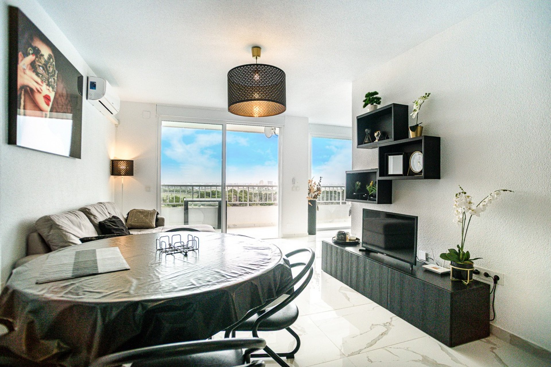 Resale - Apartment  -
Torrevieja - Punta Prima