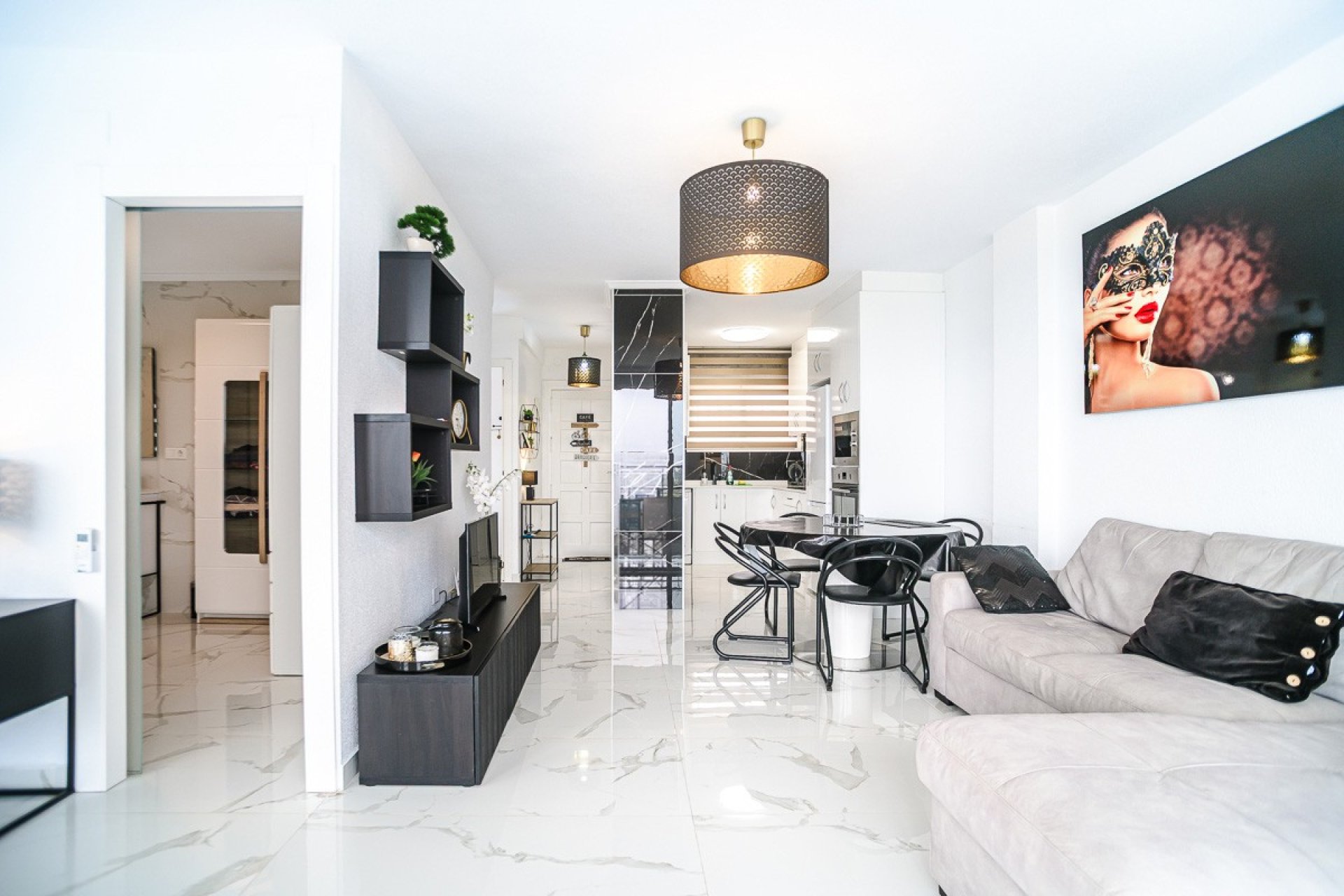 Resale - Apartment  -
Torrevieja - Punta Prima