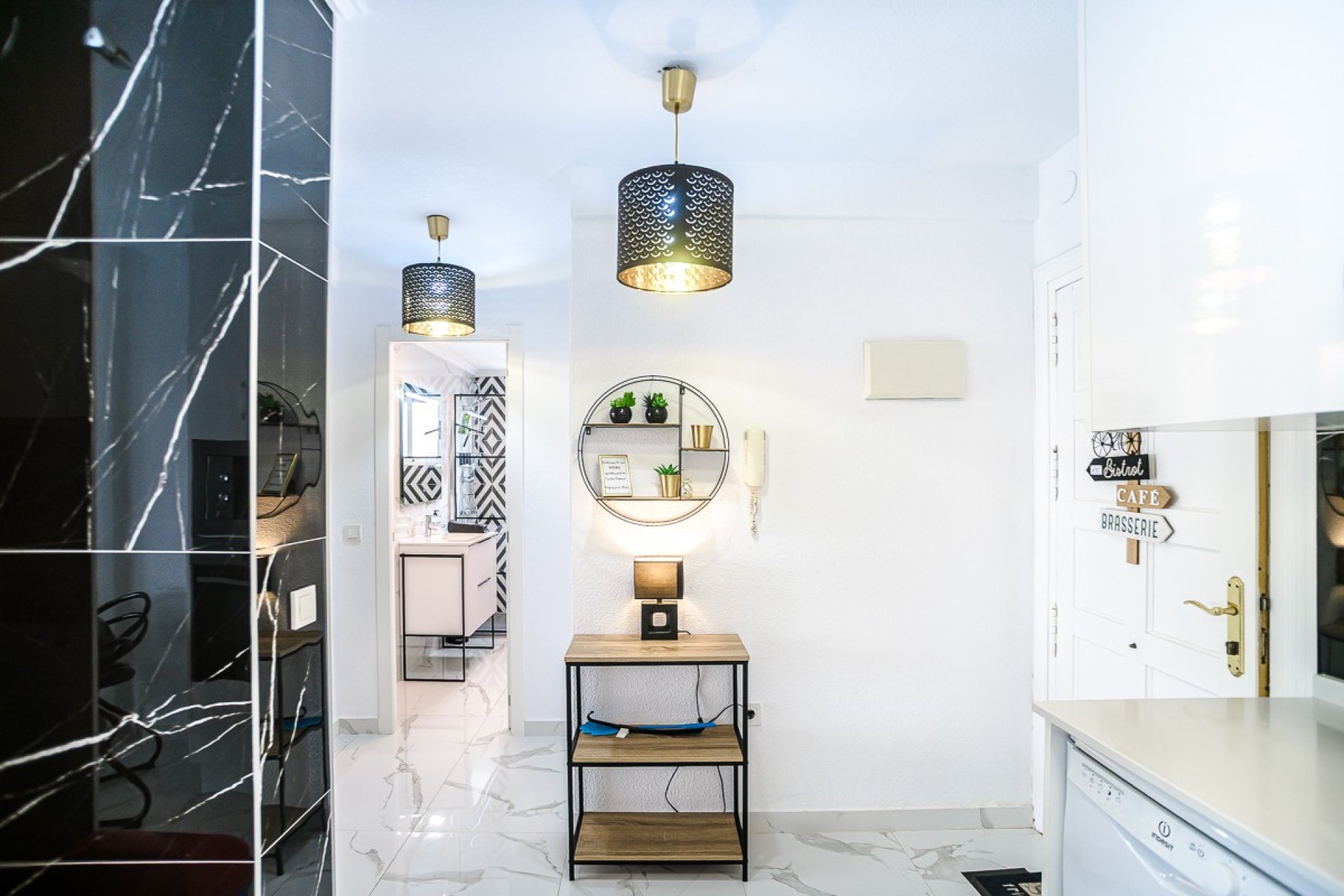 Resale - Apartment  -
Torrevieja - Punta Prima