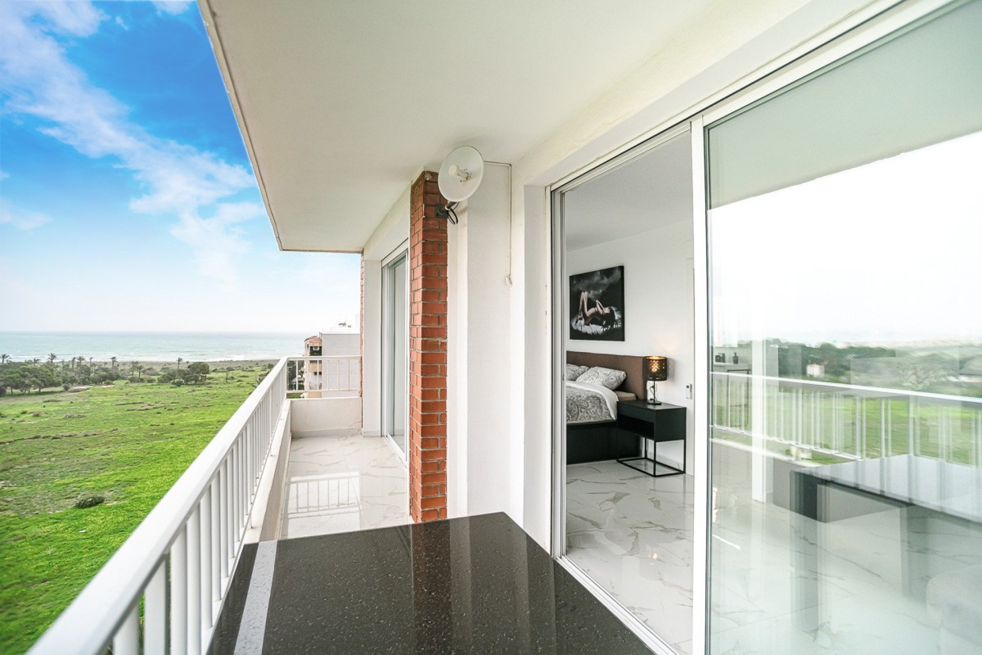 Resale - Apartment  -
Torrevieja - Punta Prima