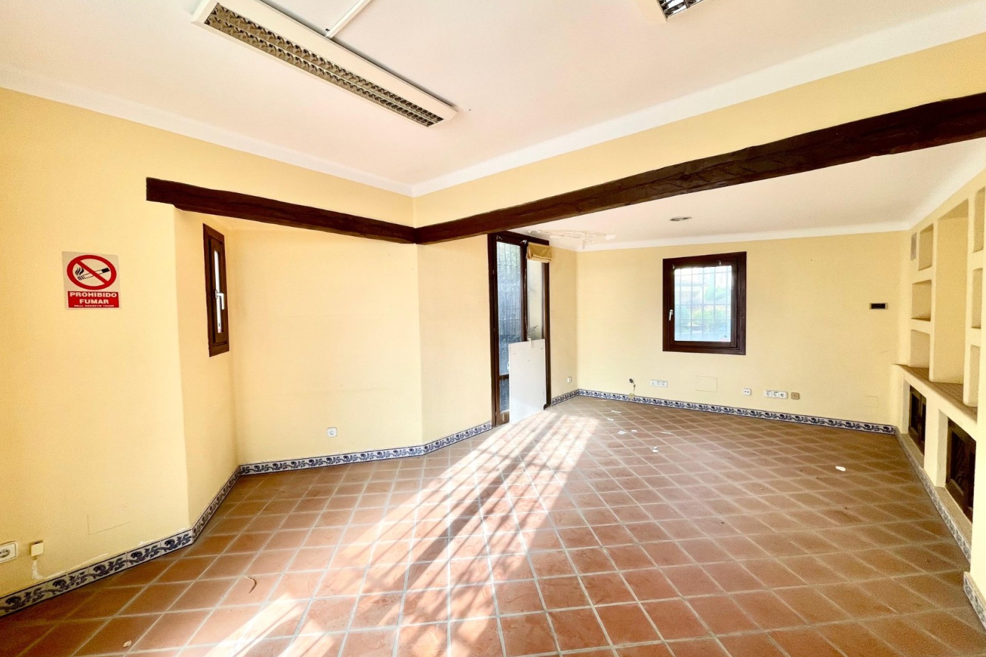 Resale - Commercial -
Torrevieja - Playa Los Locos