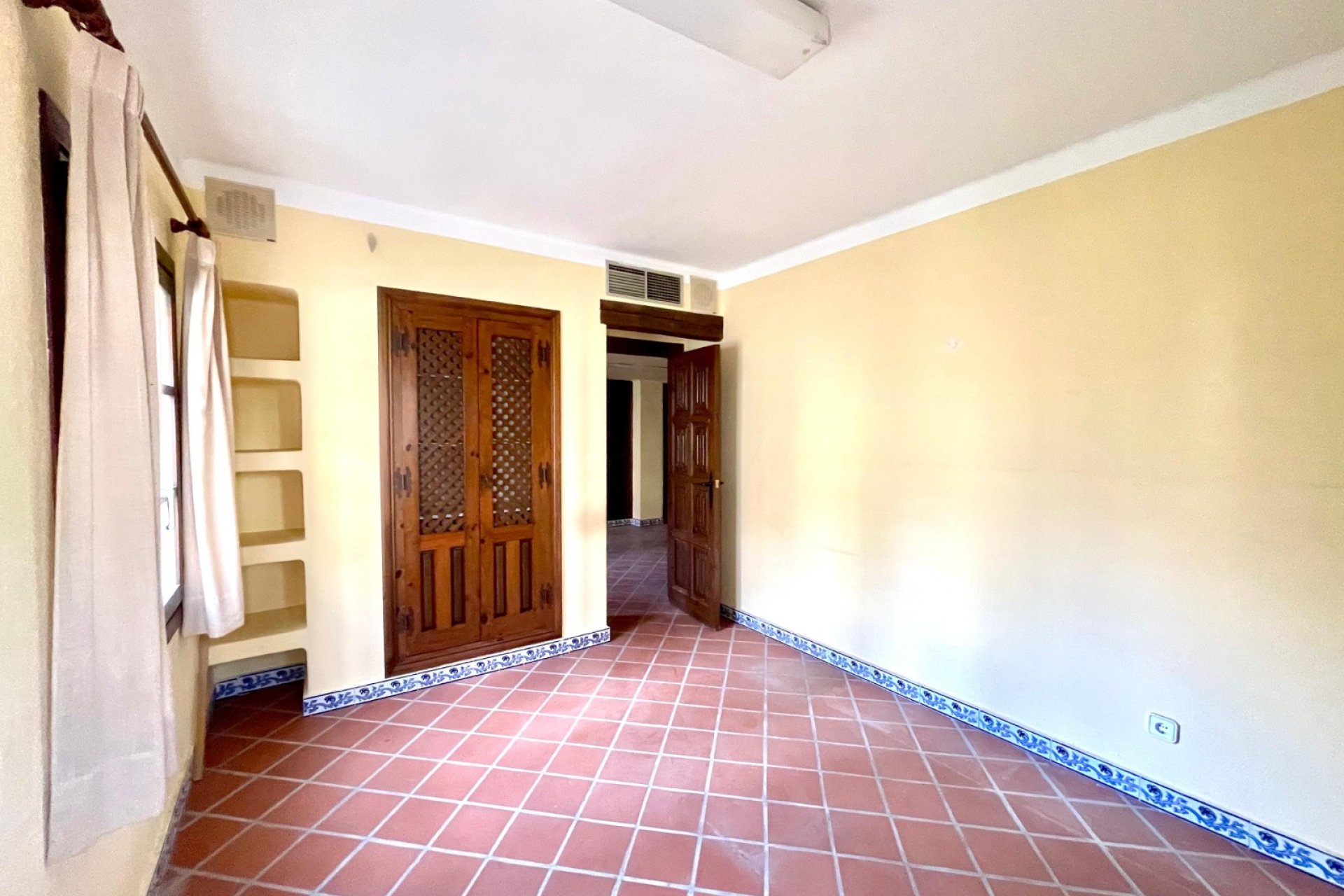 Resale - Commercial -
Torrevieja - Playa Los Locos