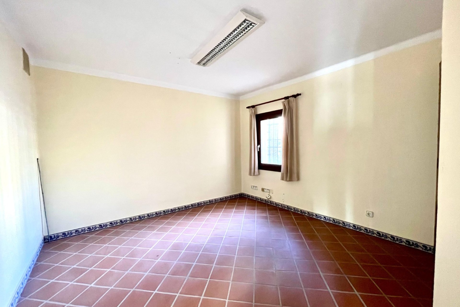 Resale - Commercial -
Torrevieja - Playa Los Locos