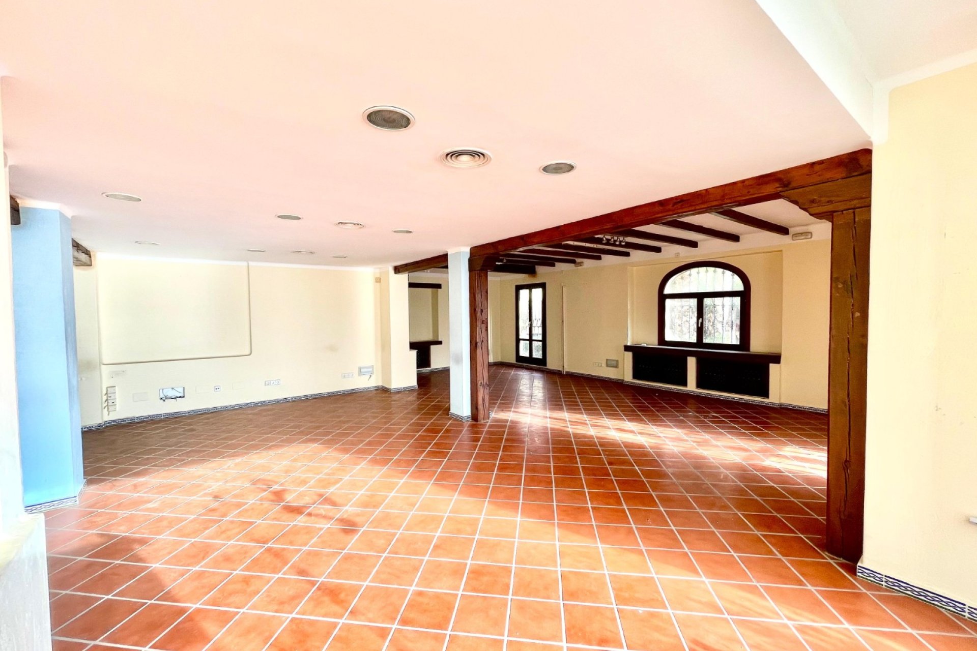 Resale - Commercial -
Torrevieja - Playa Los Locos