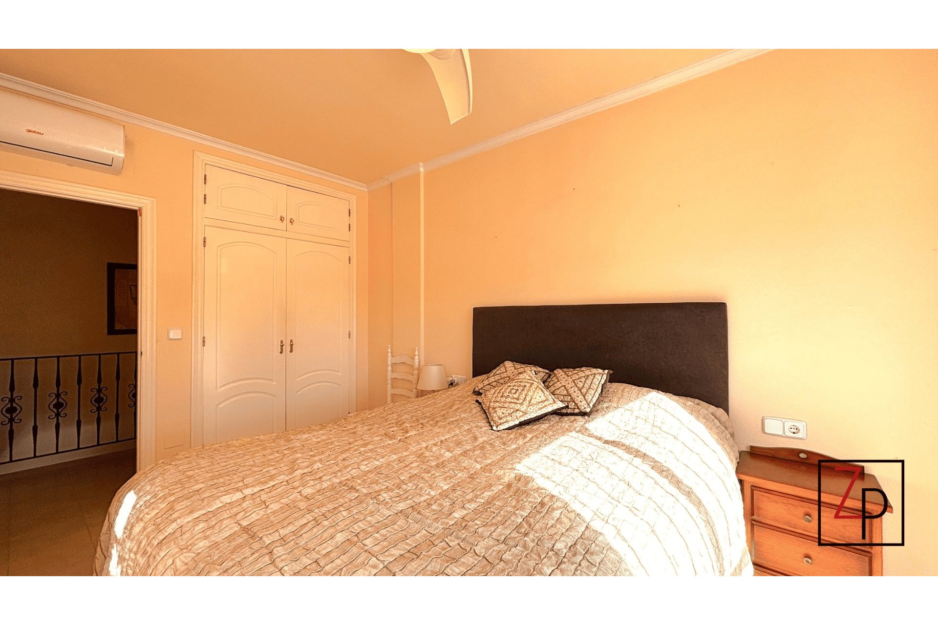 Resale - Quad House -
Villamartín - PAU 8