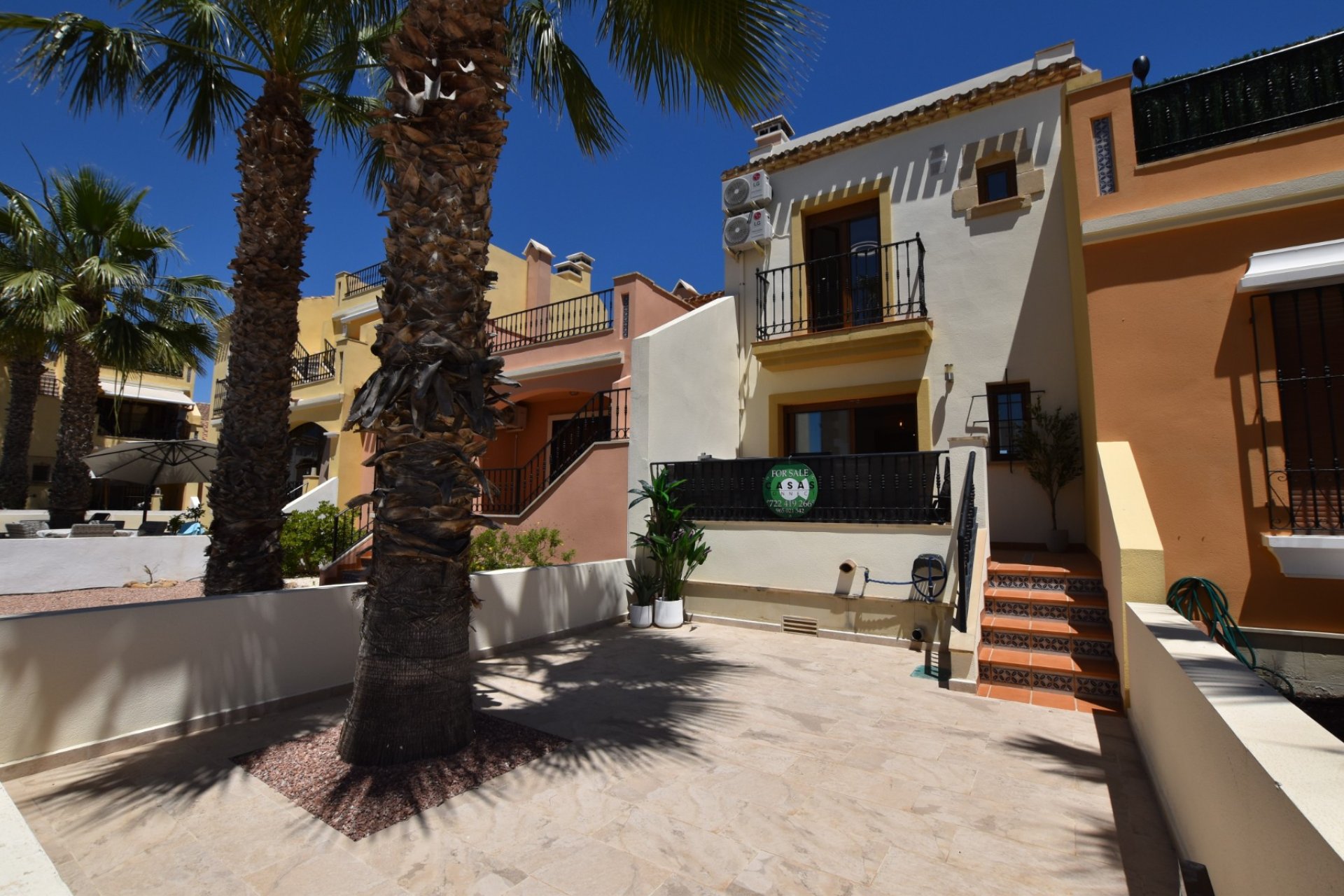 Resale - Townhouse -
3409 - La finca Golf
