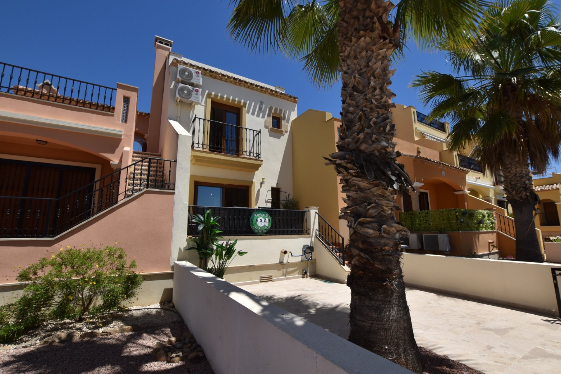 Resale - Townhouse -
3409 - La finca Golf