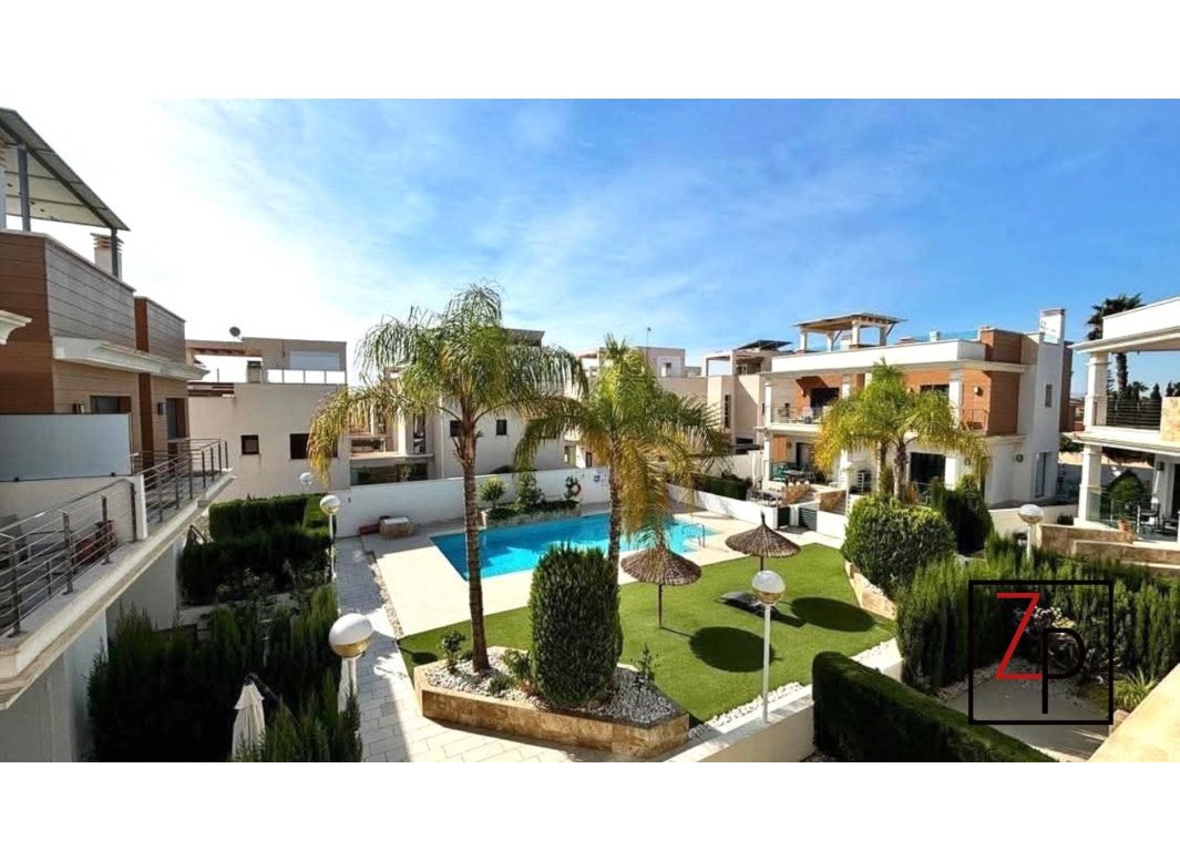Resale - Townhouse -
Ciudad Quesada - Doña Pepa
