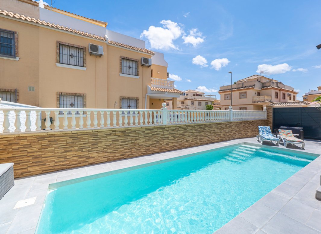Resale - Townhouse -
Ciudad Quesada