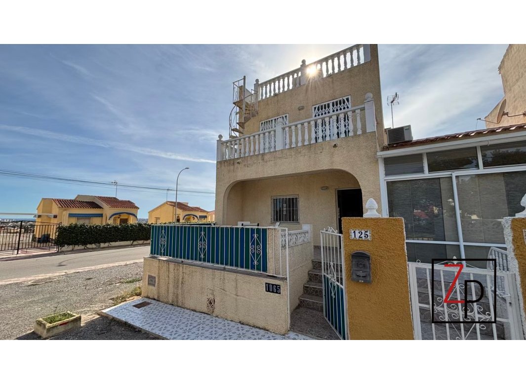 Resale - Townhouse -
Elche Pedanías - Urbanizaciones