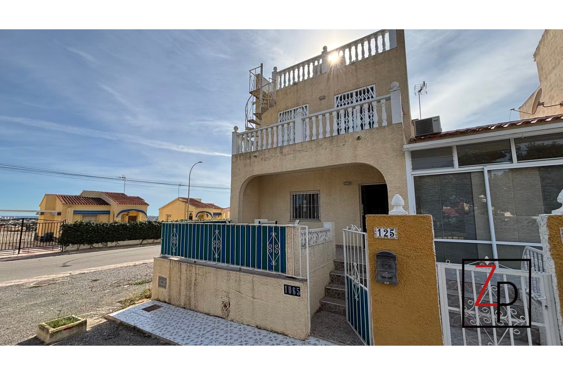 Resale - Townhouse -
Elche Pedanías - Urbanizaciones