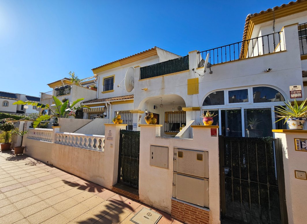 Resale - Townhouse -
Los Altos - Laderas Del Sol