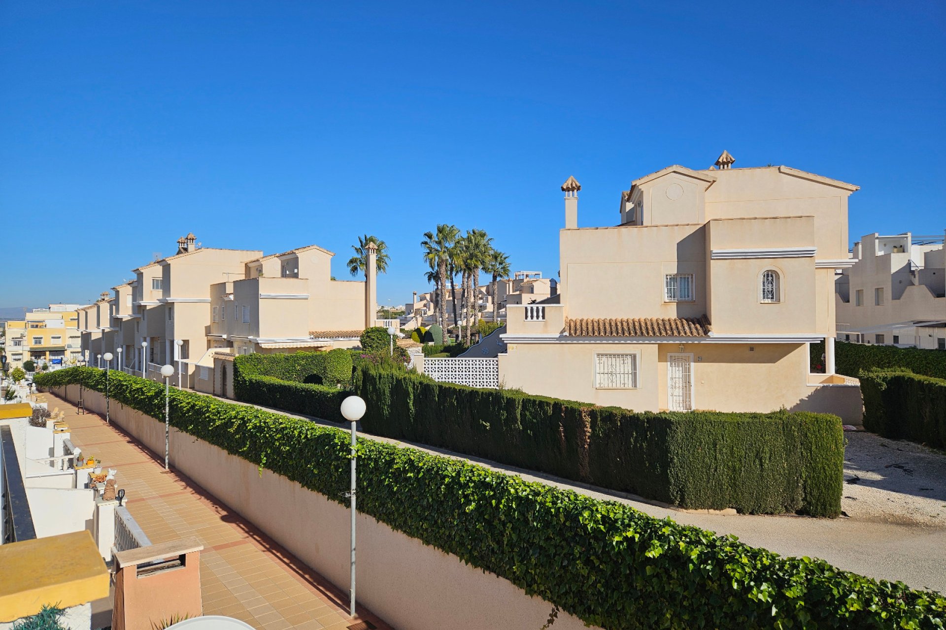 Resale - Townhouse -
Los Altos - Laderas Del Sol