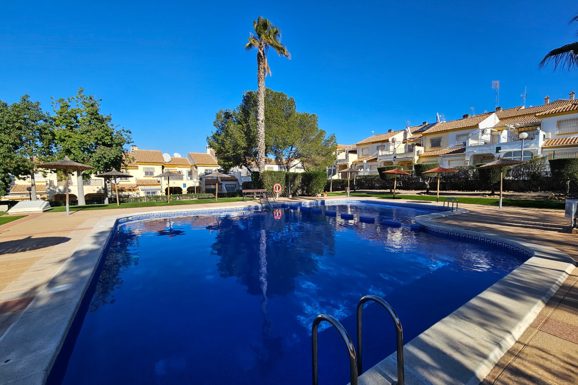 Resale - Townhouse -
Los Altos - Laderas Del Sol