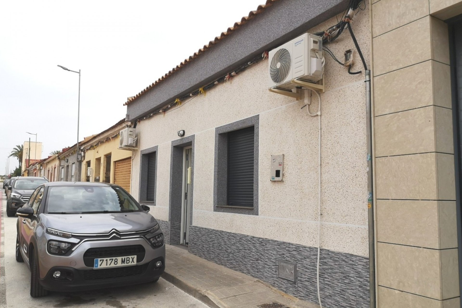 Resale - Townhouse -
Los Montesinos