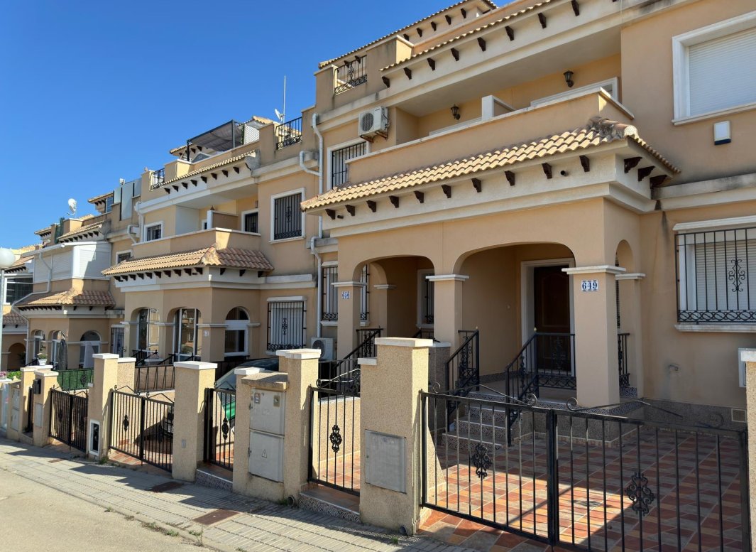 Resale - Townhouse -
Orihuela Costa - Villamartín