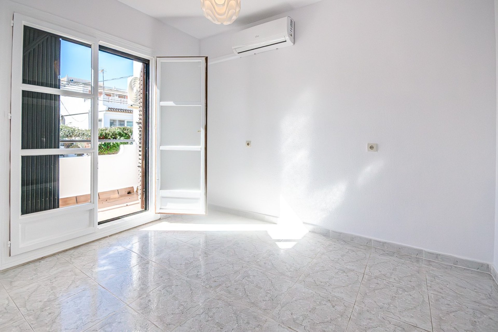 Resale - Townhouse -
San Miguel de Salinas