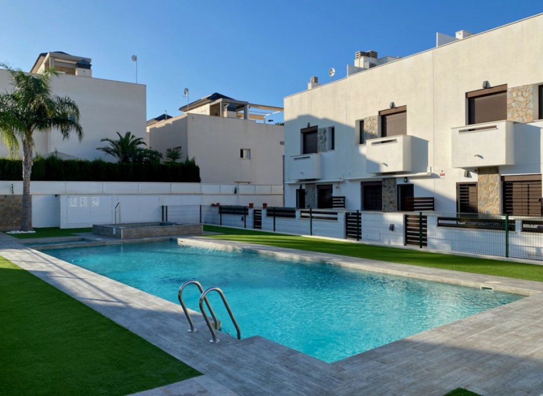 Resale - Townhouse -
Torrevieja - La Siesta - El Salado - Torreta