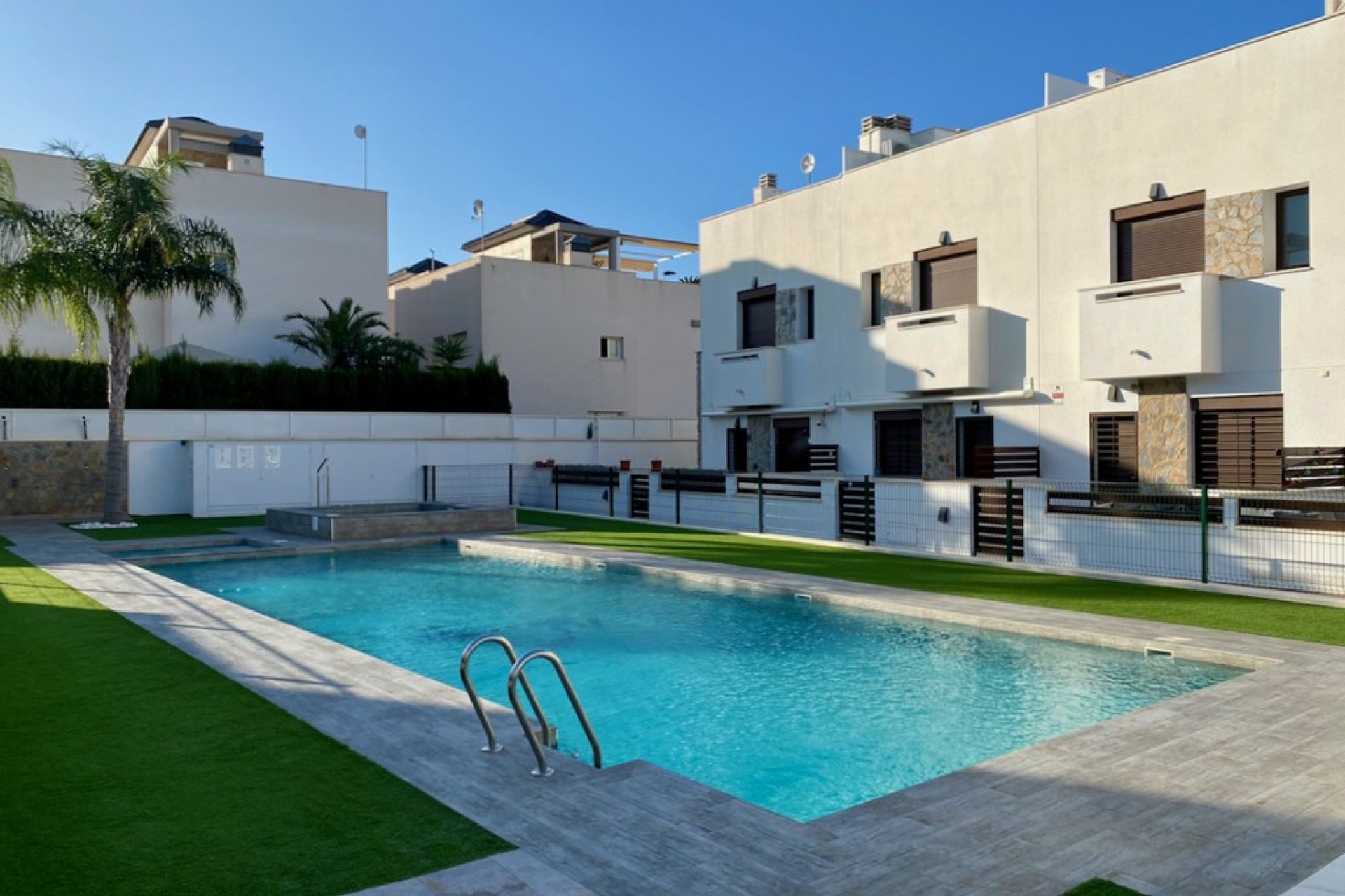 Resale - Townhouse -
Torrevieja - La Siesta - El Salado - Torreta