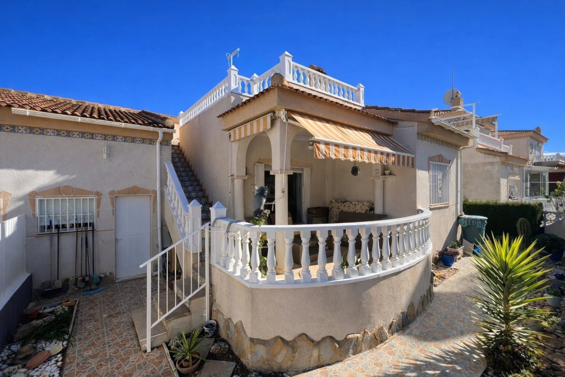 Resale - Villa -
3409 - La finca Golf