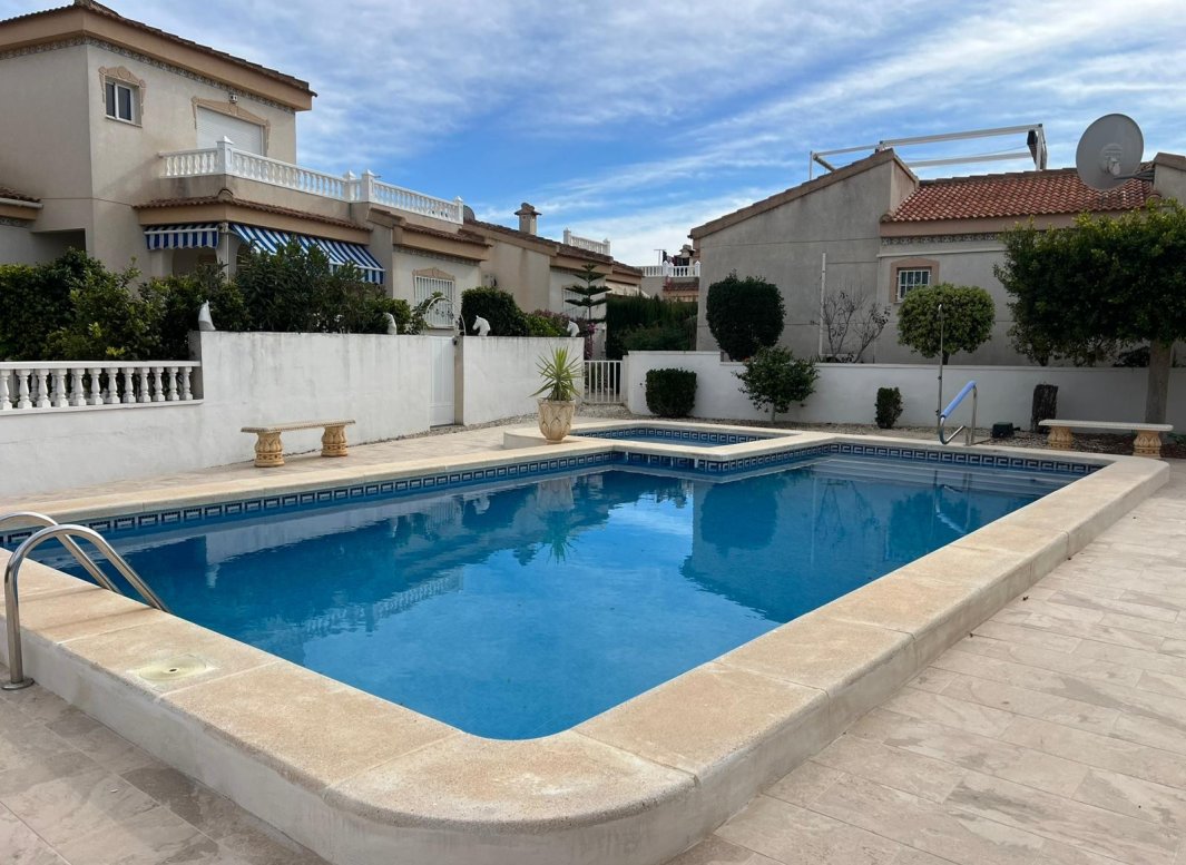 Resale - Villa -
3409 - La finca Golf