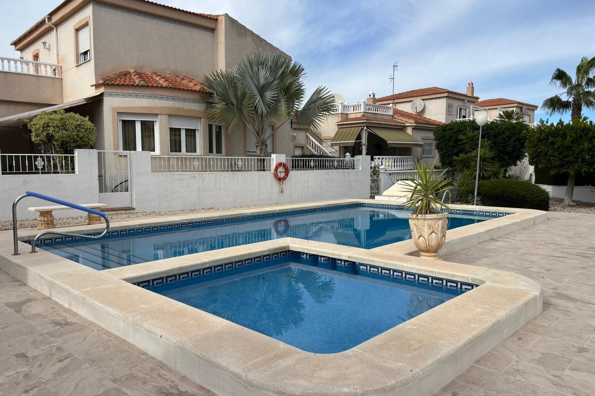 Resale - Villa -
3409 - La finca Golf