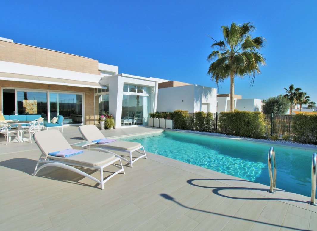Resale - Villa -
3409 - La finca Golf