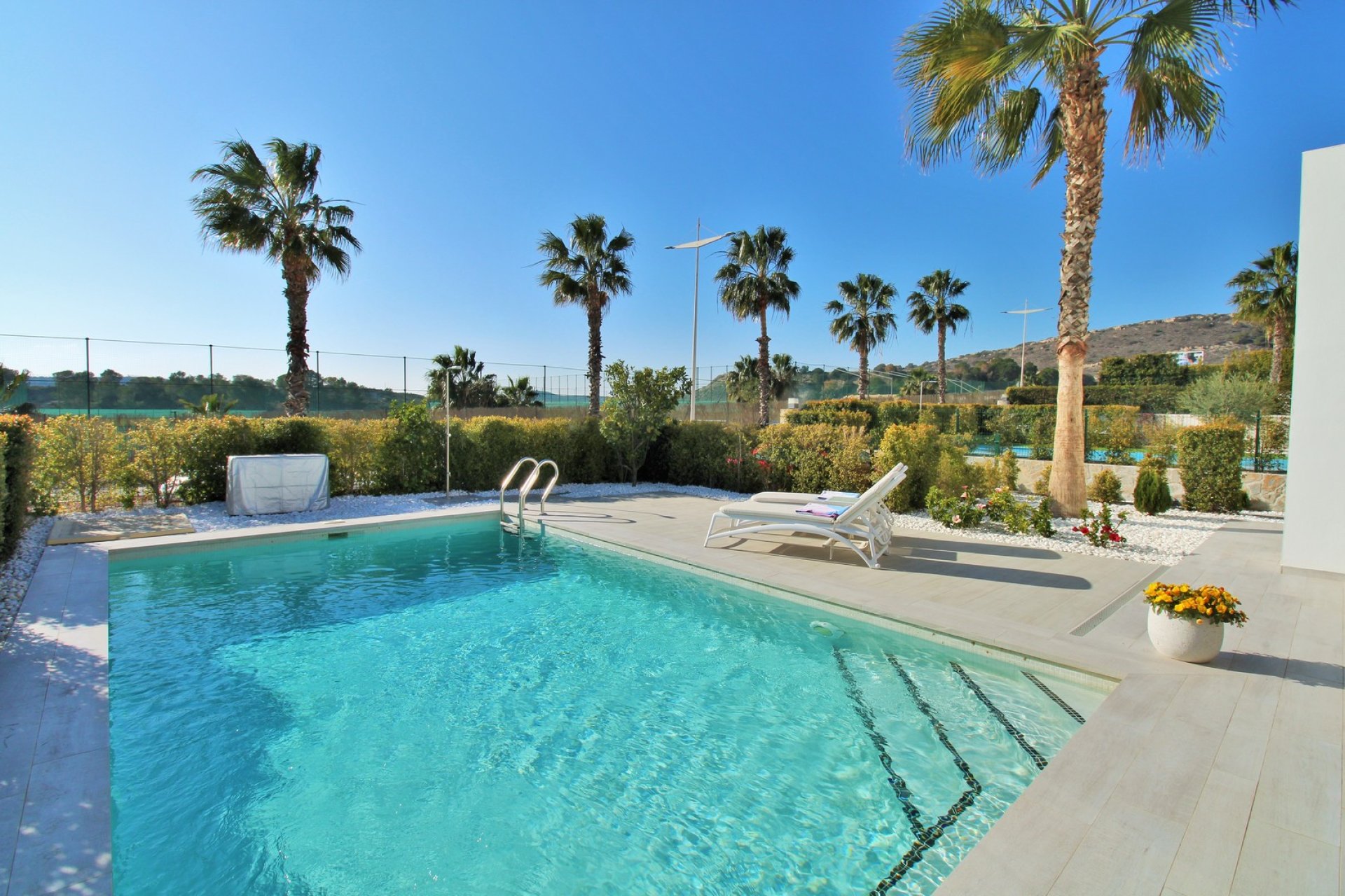 Resale - Villa -
3409 - La finca Golf