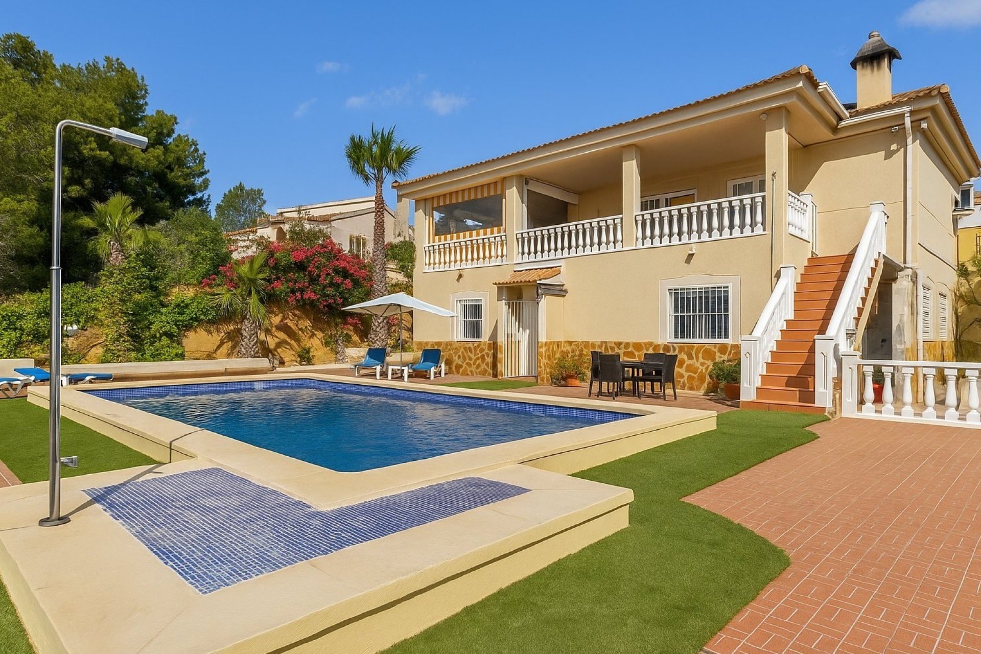 Resale - Villa -
3409 - Montemar