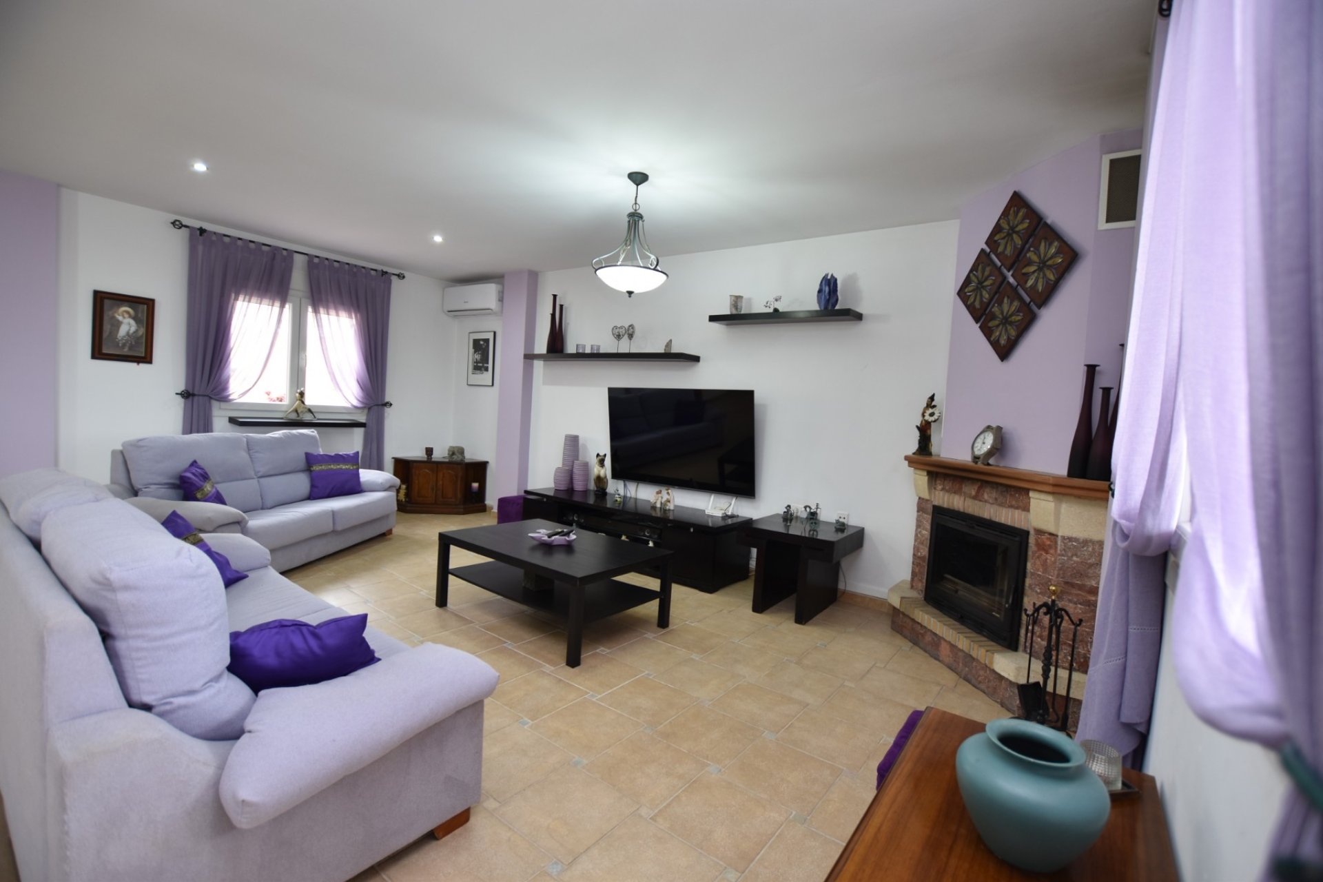 Resale - Villa -
3409 - Montemar