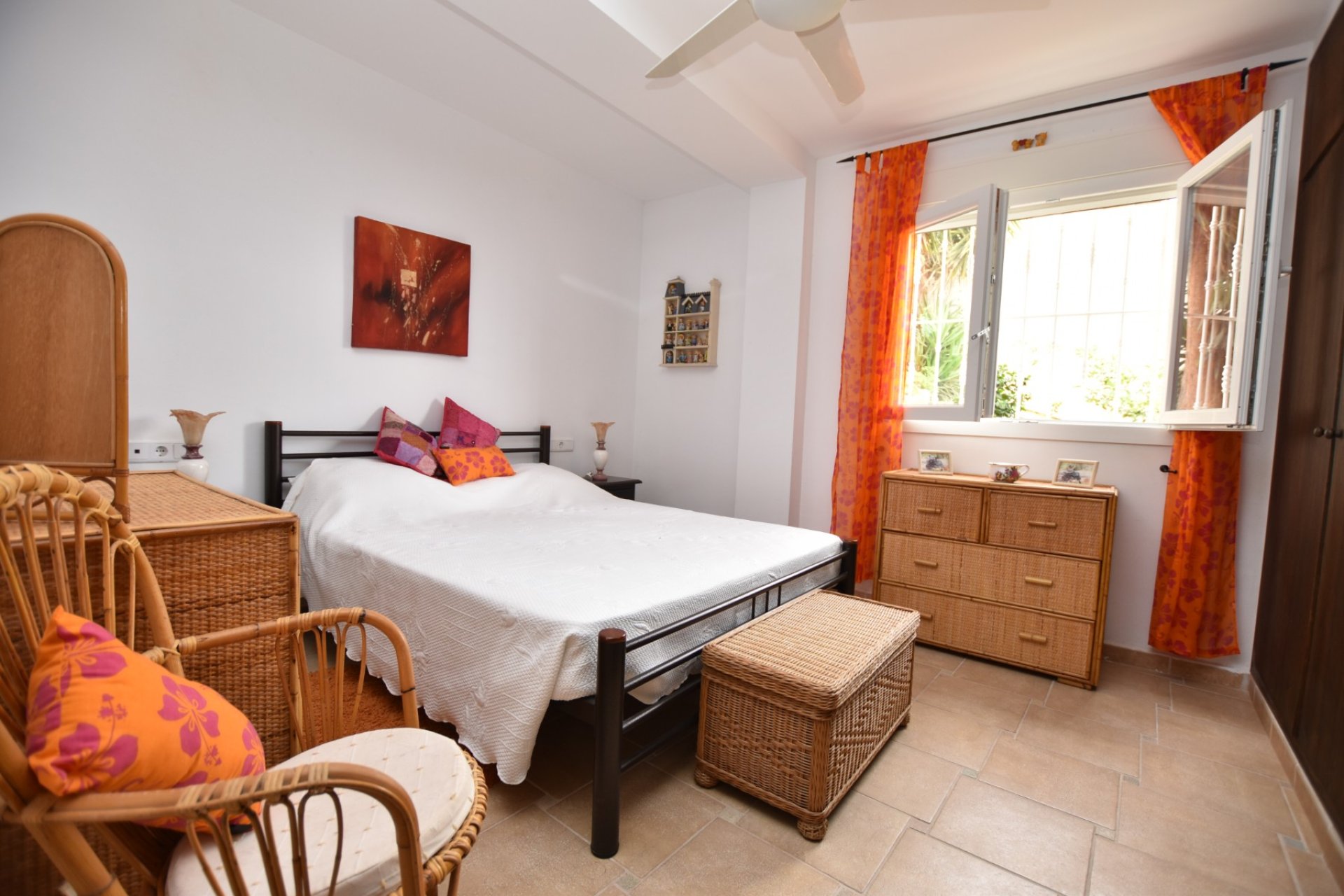 Resale - Villa -
3409 - Montemar