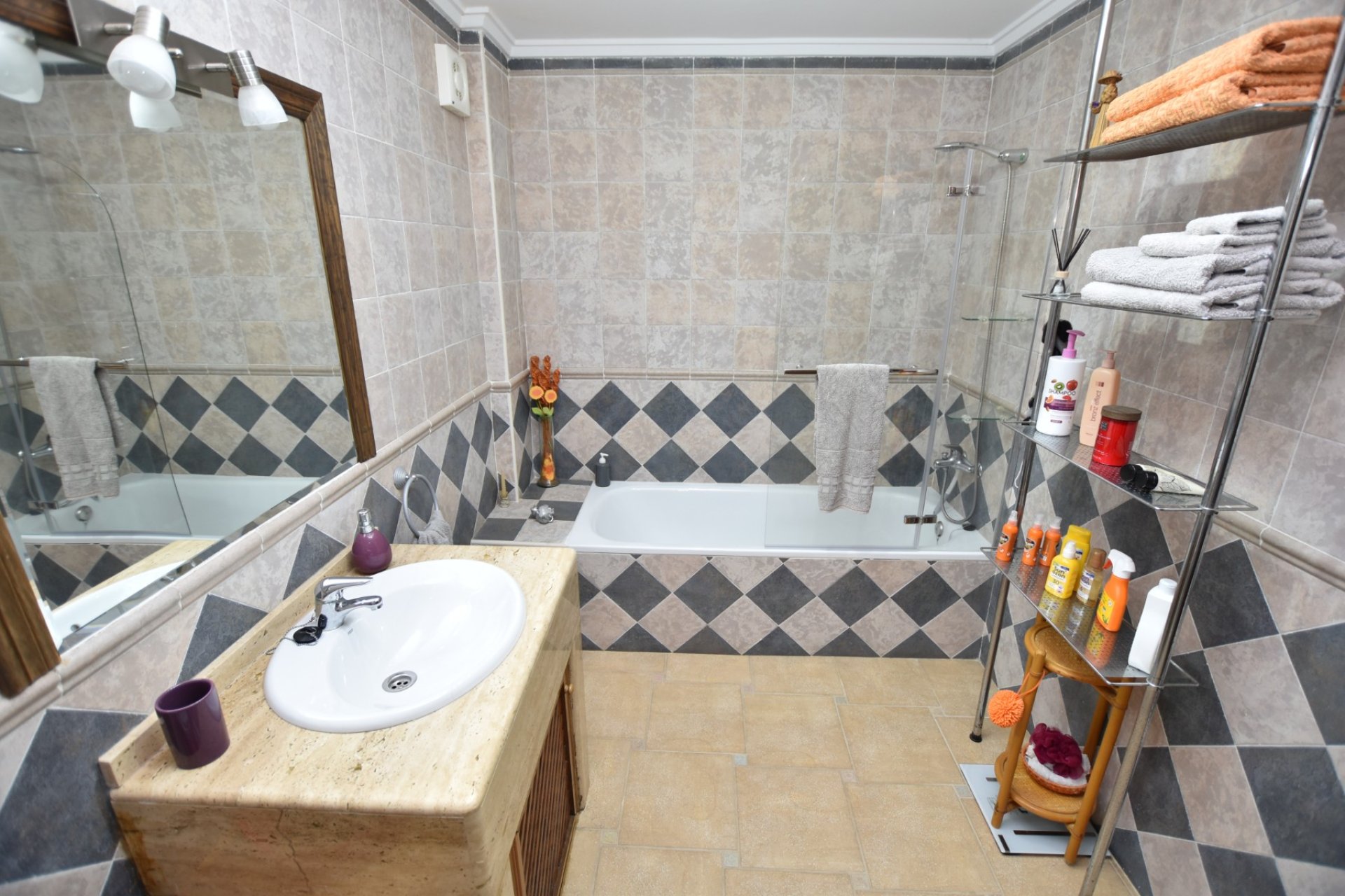 Resale - Villa -
3409 - Montemar