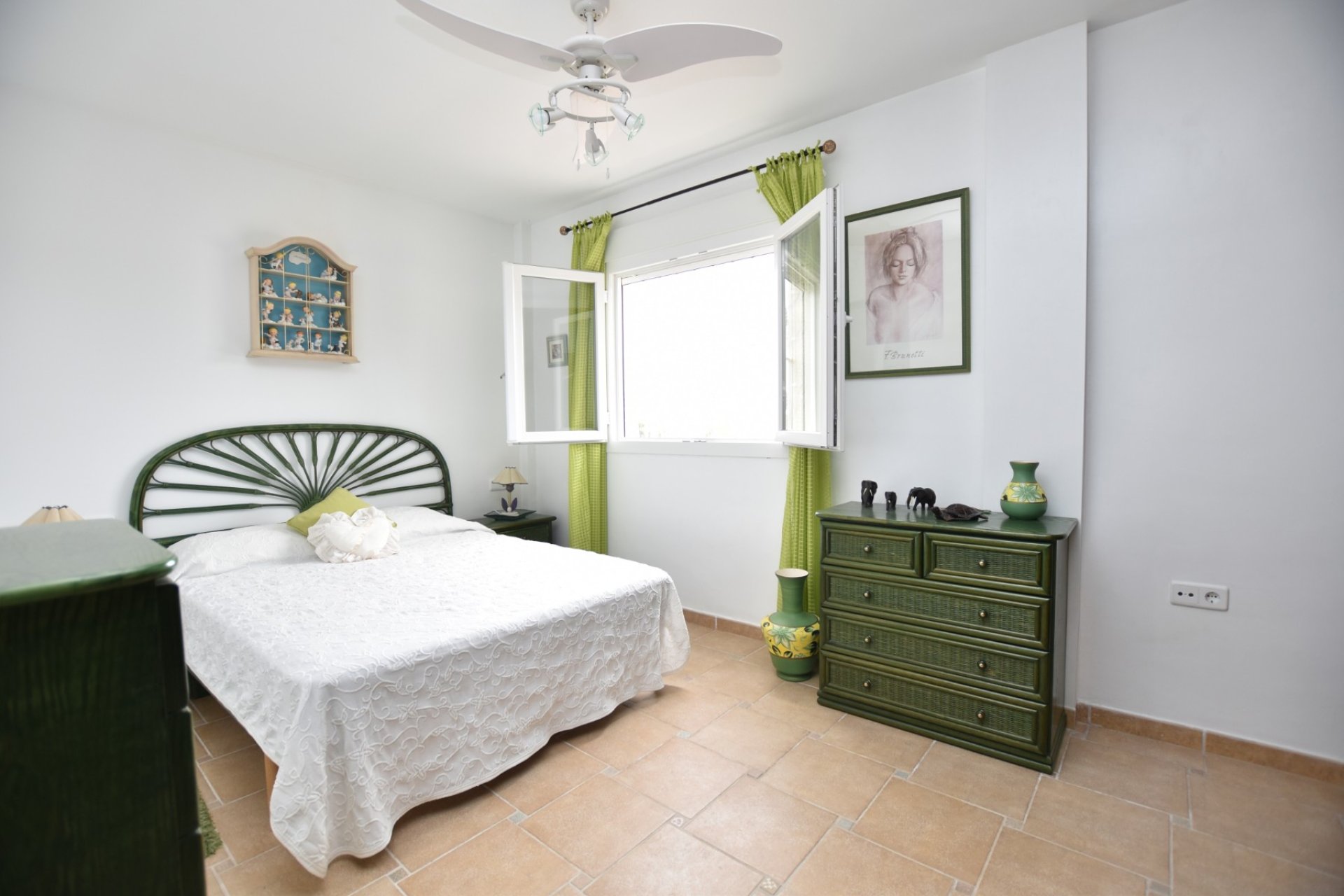 Resale - Villa -
3409 - Montemar