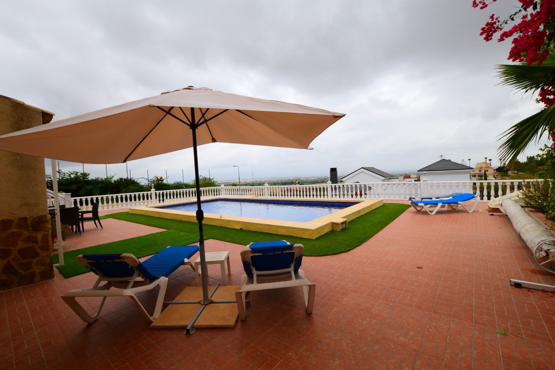 Resale - Villa -
3409 - Montemar
