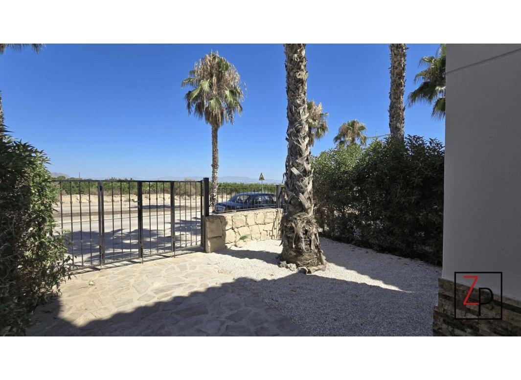 Resale - Villa -
Algorfa - La Finca Golf