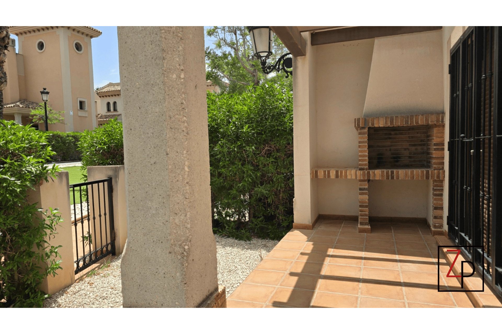 Resale - Villa -
Algorfa - La Finca Golf