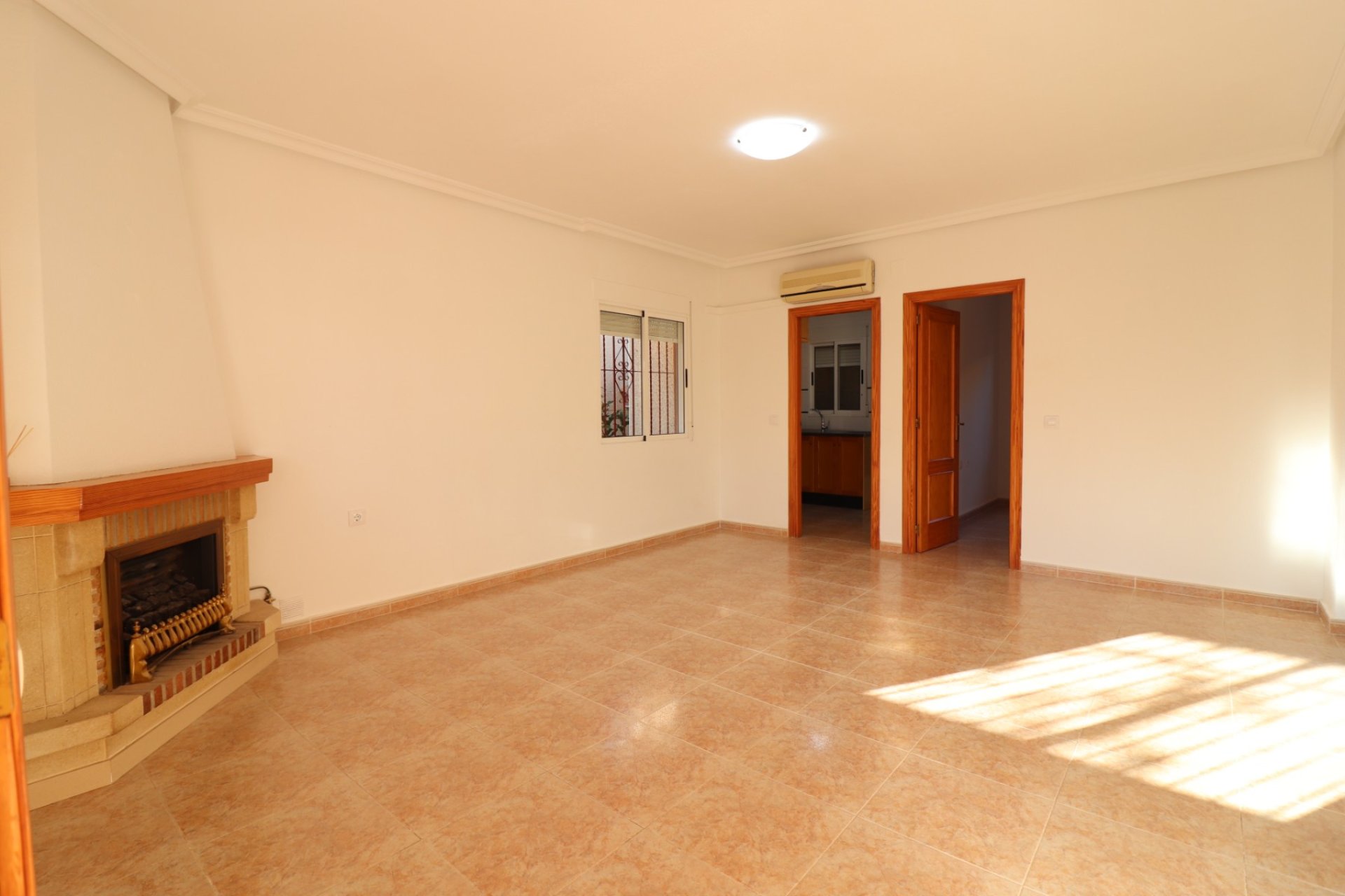 Resale - Villa -
Algorfa - Montemar