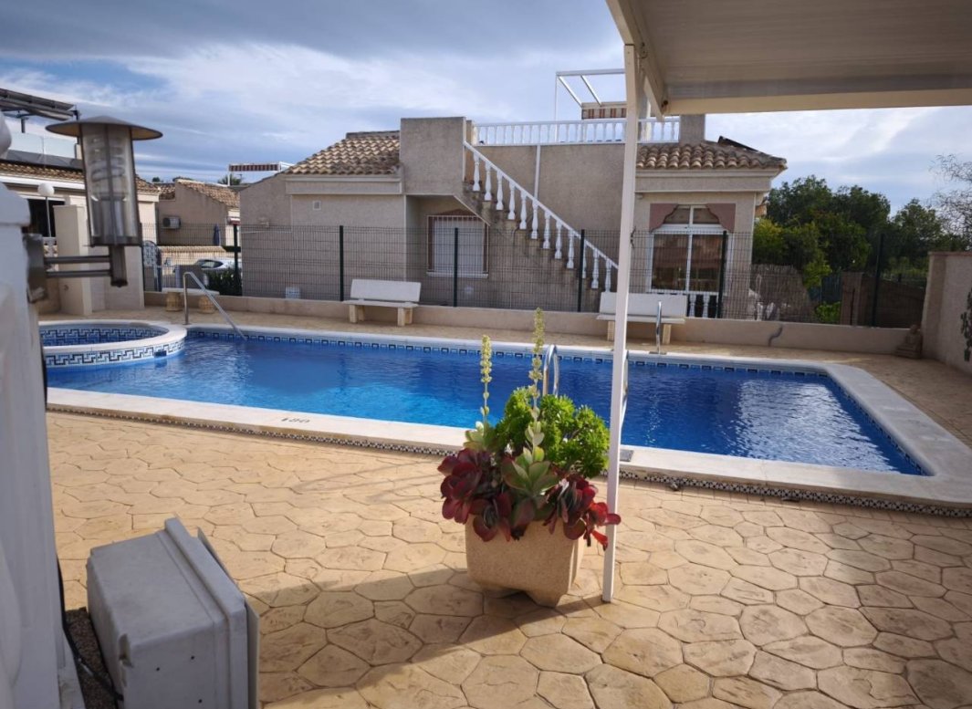 Resale - Villa -
Algorfa - Montemar