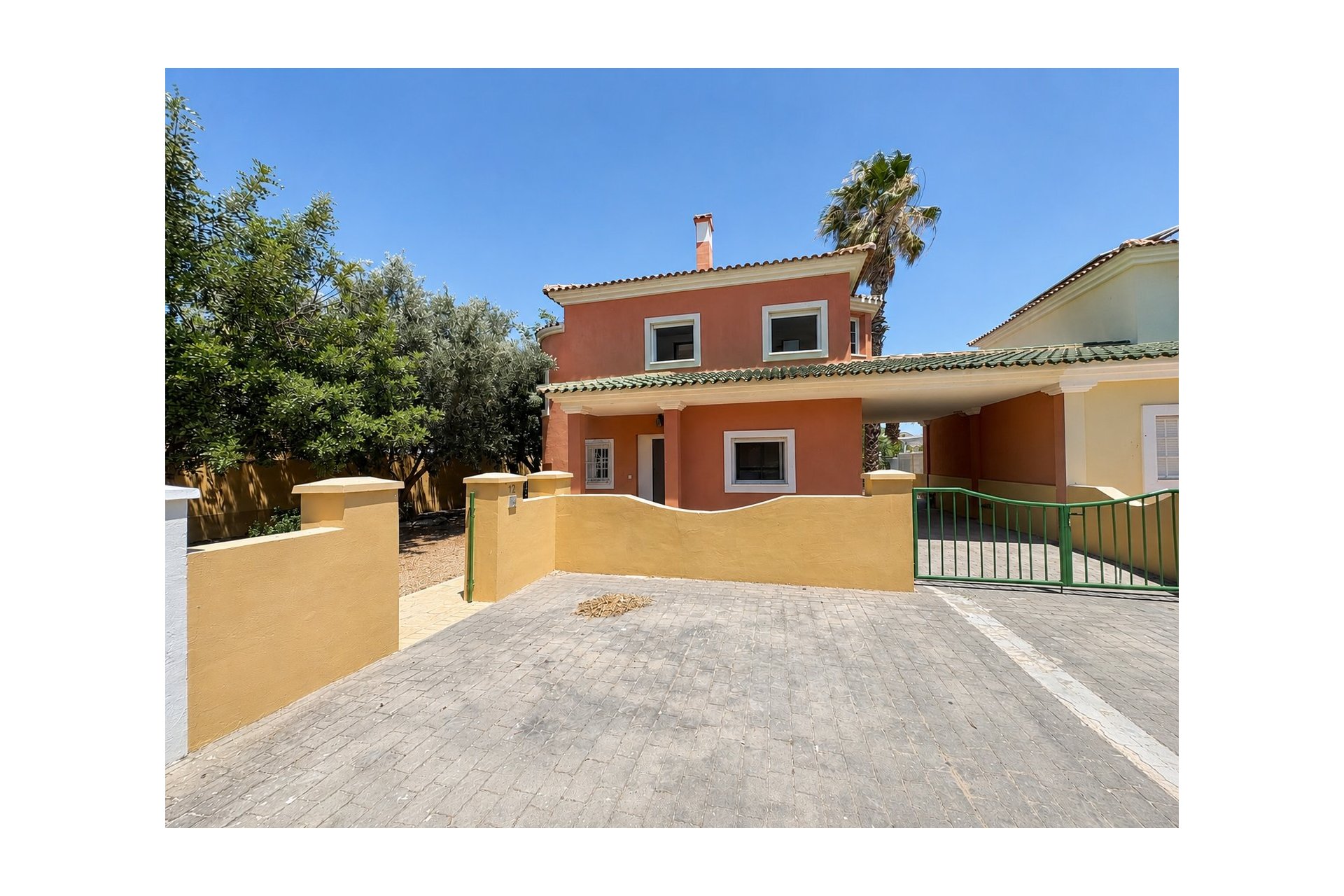 Resale - Villa -
Altaona Golf and Country Village - Altaona Golf - Country Village