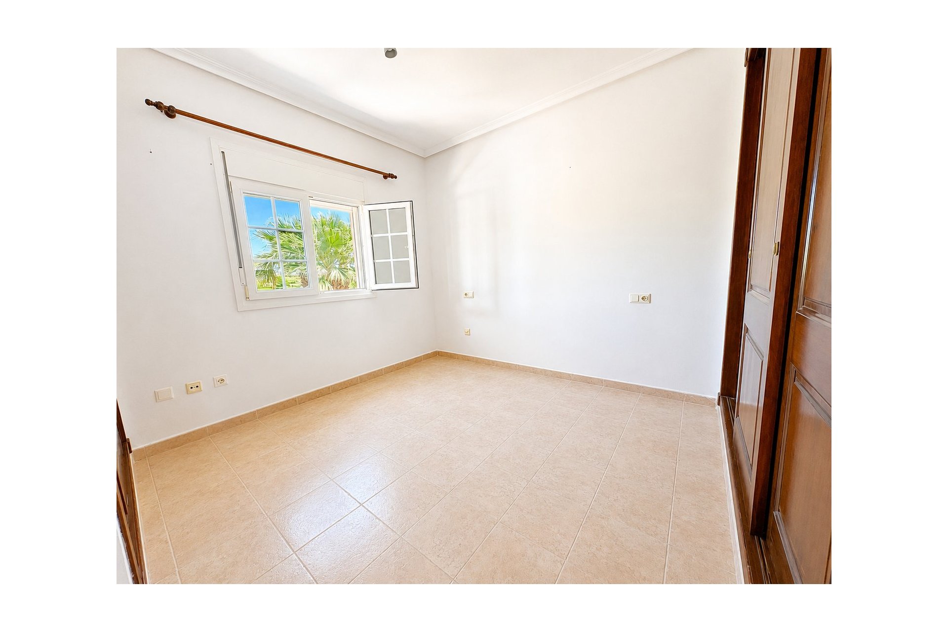 Resale - Villa -
Altaona Golf and Country Village - Altaona Golf - Country Village