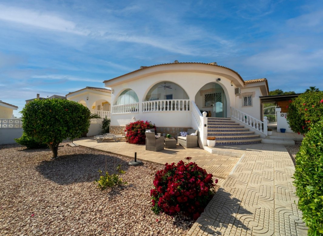 Resale - Villa -
Benijofar - Monte Azul