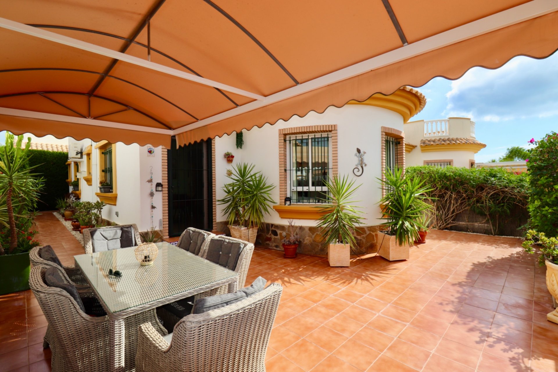 Resale - Villa -
Guardamar del Segura - El Raso