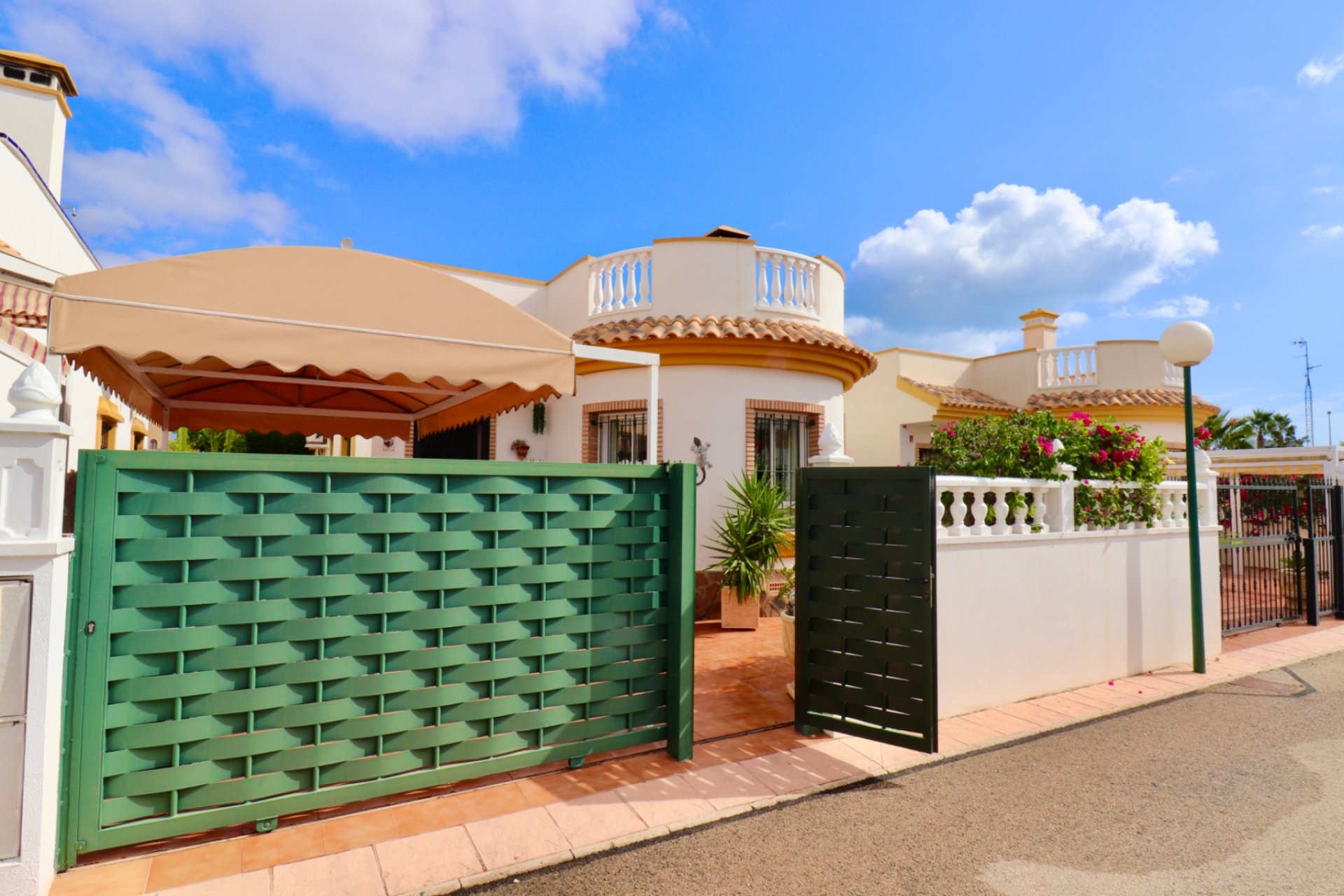 Resale - Villa -
Guardamar del Segura - El Raso